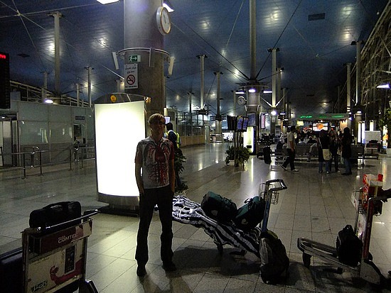 op de luchthaven met mooi ingepakte fiets