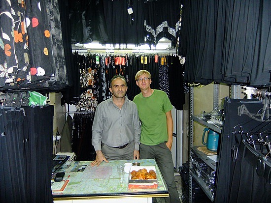 deze man heeft me zowat door heel Tehran gereden